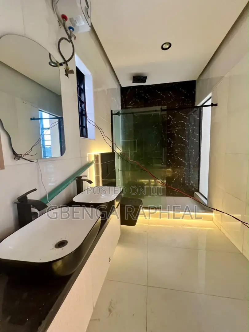 5bdrm Duplex in Orchid Road, Lekki for sale in Lekki