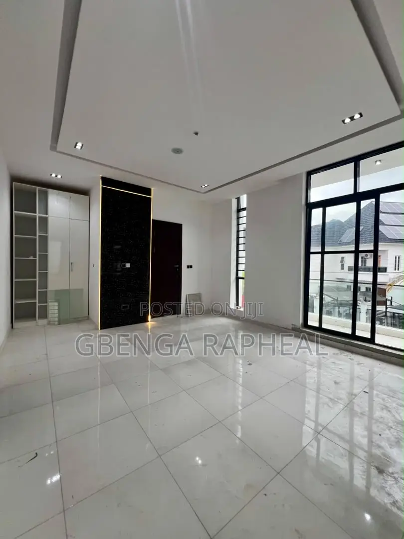 5bdrm Duplex in Orchid Road, Lekki for sale in Lekki