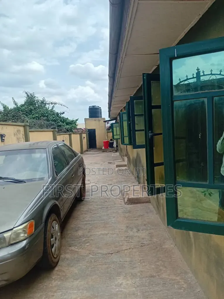 Furnished 8bdrm Block of Flats in Oluwo New Ife Road for sale in Ibadan