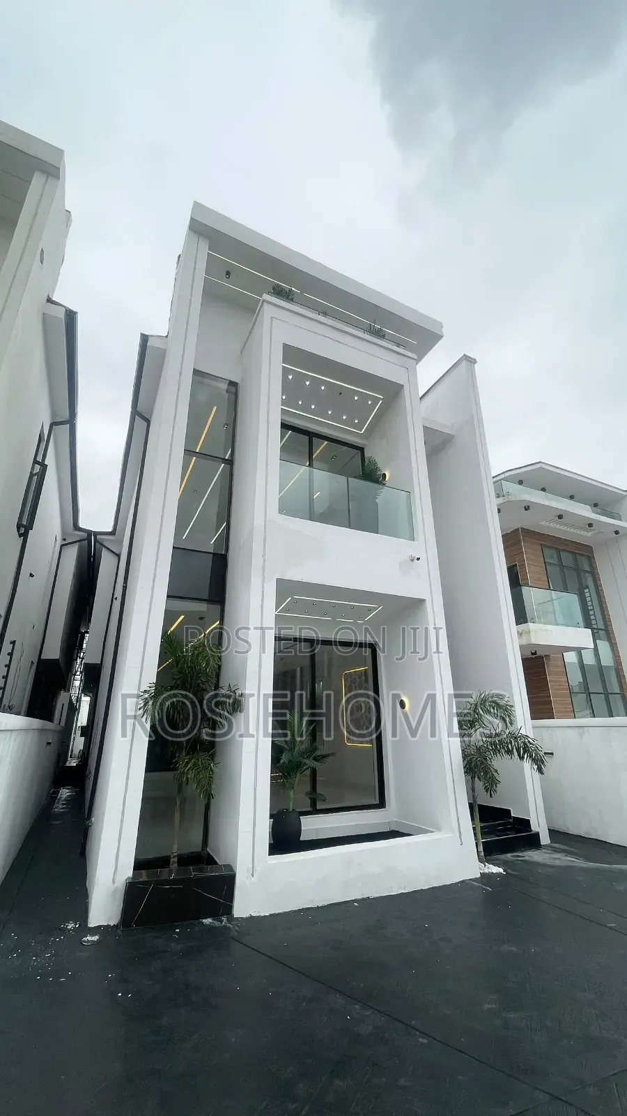 5bdrm Duplex in Ajah for sale in Ado / Ajah