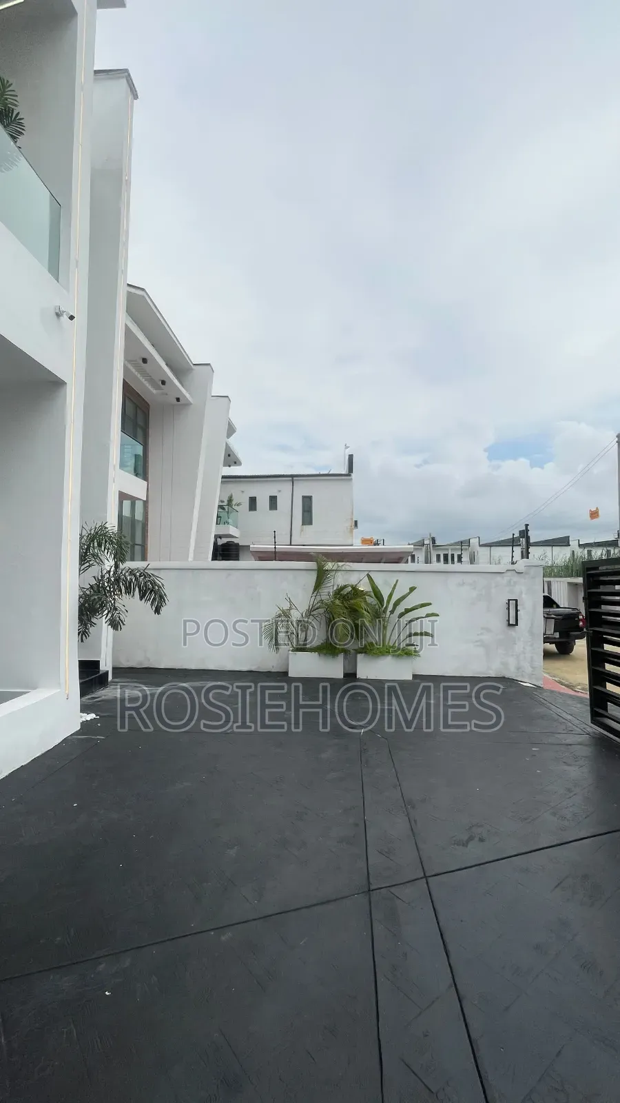 5bdrm Duplex in Ajah for sale in Ado / Ajah