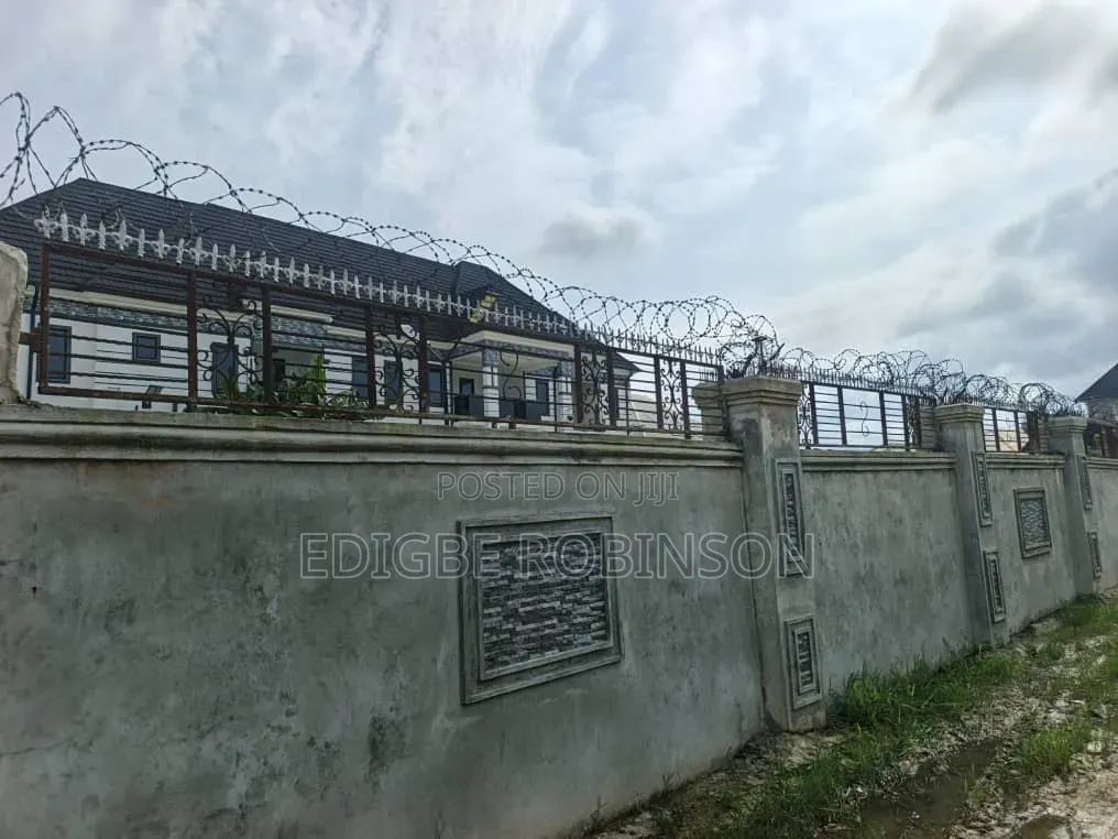 Furnished 8bdrm Duplex in Kotokoto Estate, Udu for sale in Udu