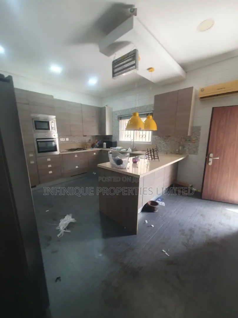 4bdrm Duplex in Lekki Phase 1 for rent in Lekki Phase 1