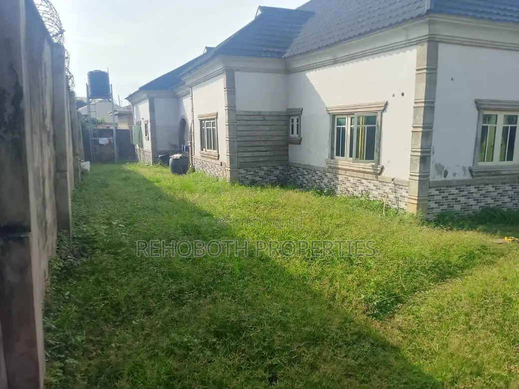 5bdrm Bungalow in Akoto Elebu, Akala Express for sale in Akala Express
