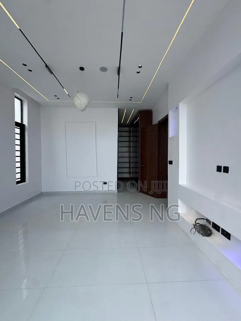 4bdrm Duplex in Ikota for sale in Ikota