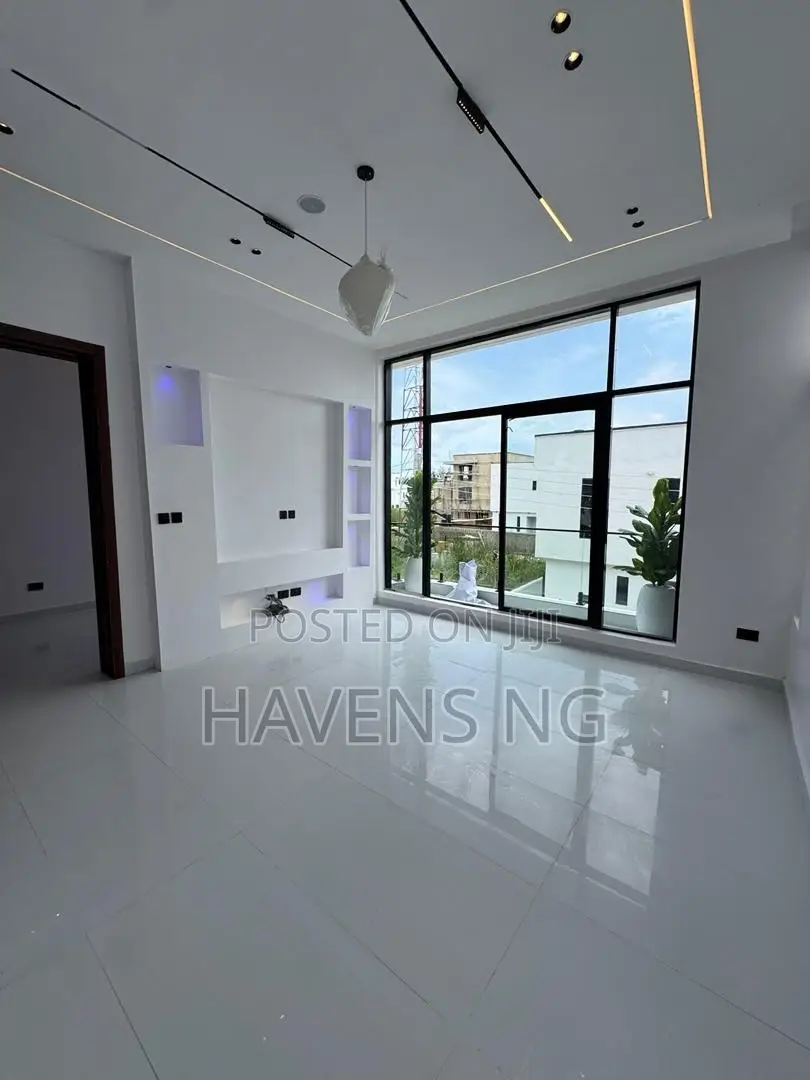 4bdrm Duplex in Ikota for sale in Ikota