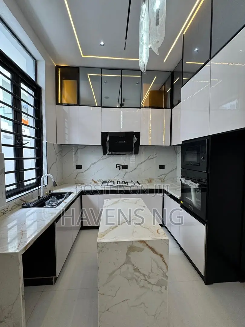 4bdrm Duplex in Ikota for sale in Ikota