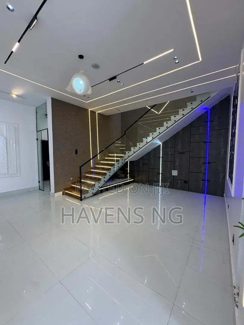 4bdrm Duplex in Ikota for sale in Ikota