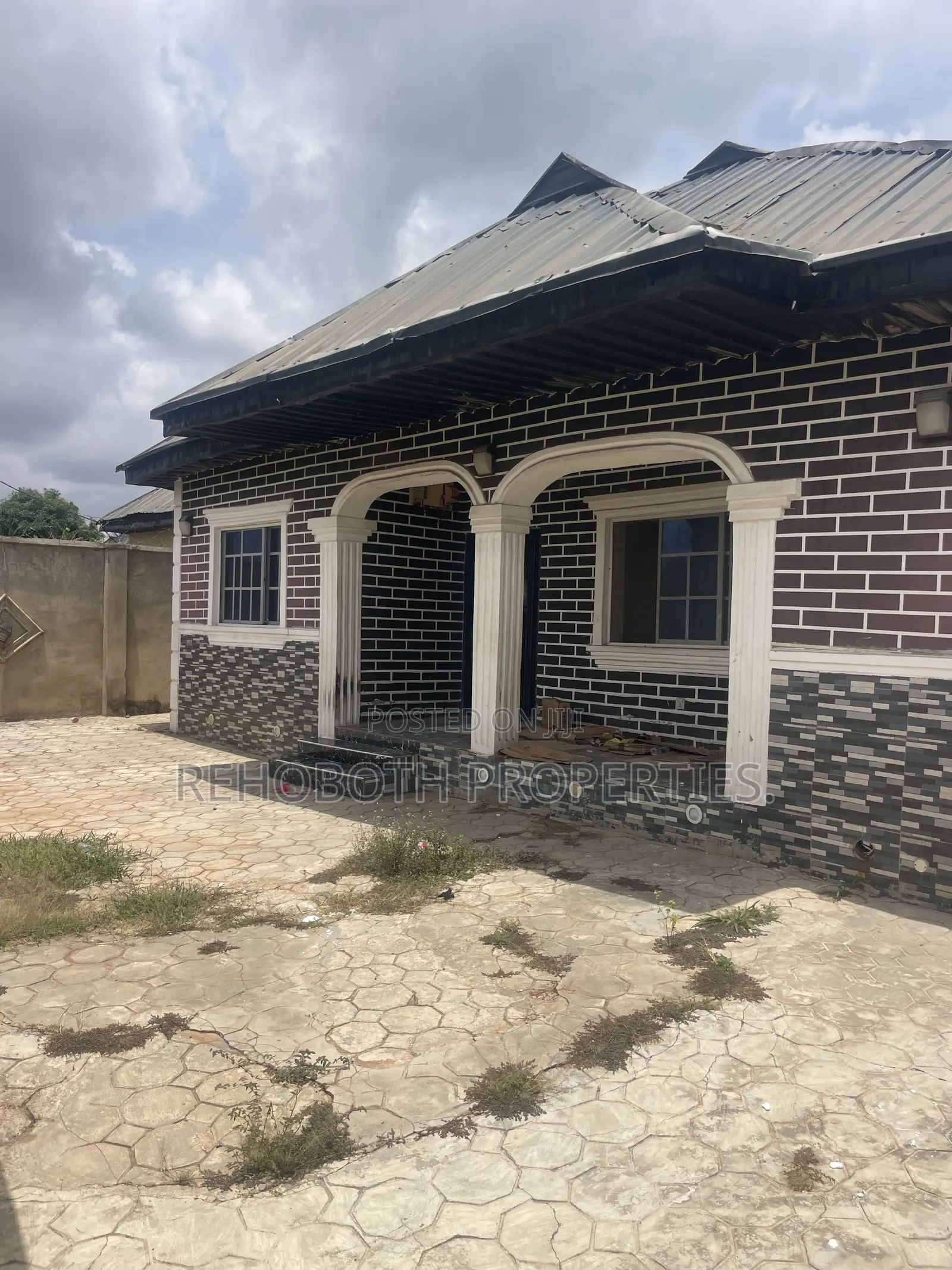 3bdrm Bungalow in Olosun, Akala Express for rent in Akala Express