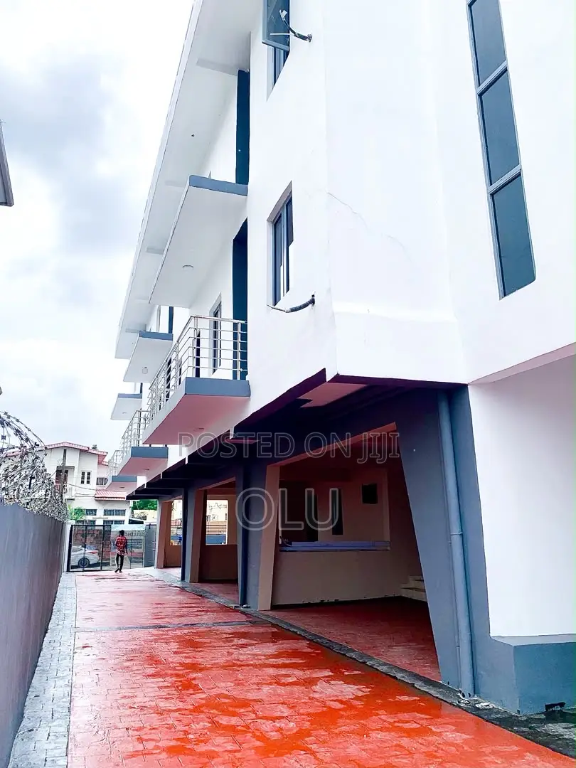 4bdrm Duplex in Ajao Estate, Mobolaji Bank Anthony Way for sale in Mobolaji Bank Anthony Way