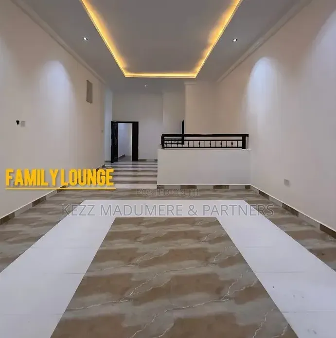 5bdrm Duplex in Woji , Port Harcourt for sale in Woji
