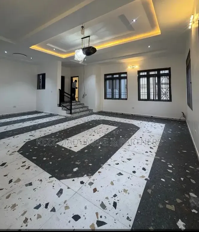 5bdrm Duplex in Woji , Port Harcourt for sale in Woji