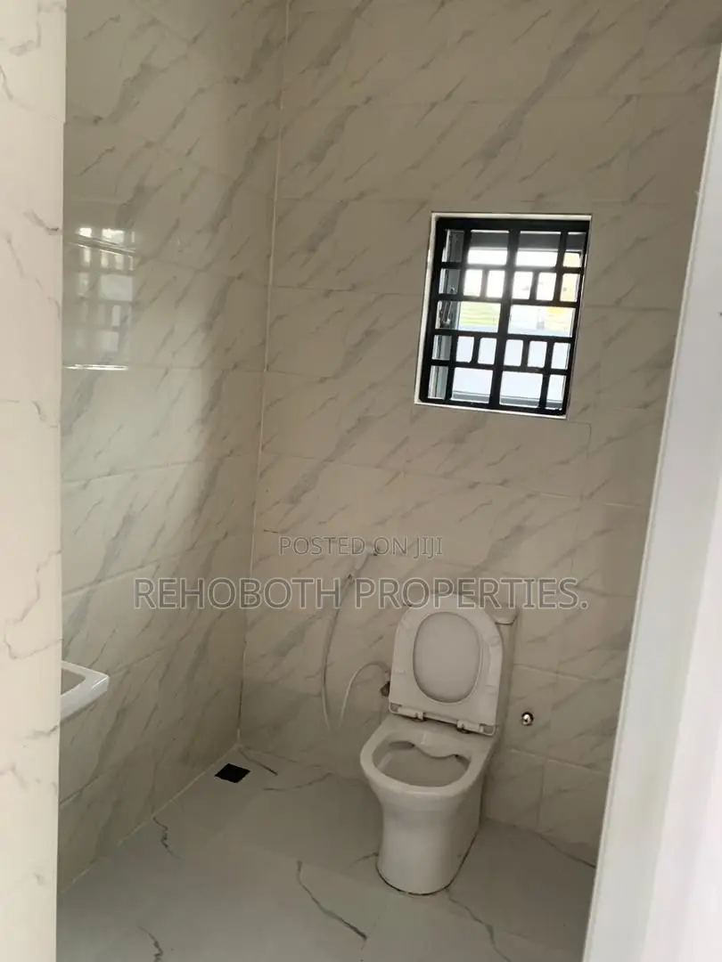 3bdrm Bungalow in Prime Estate Elebu, Akala Express for rent in Akala Express