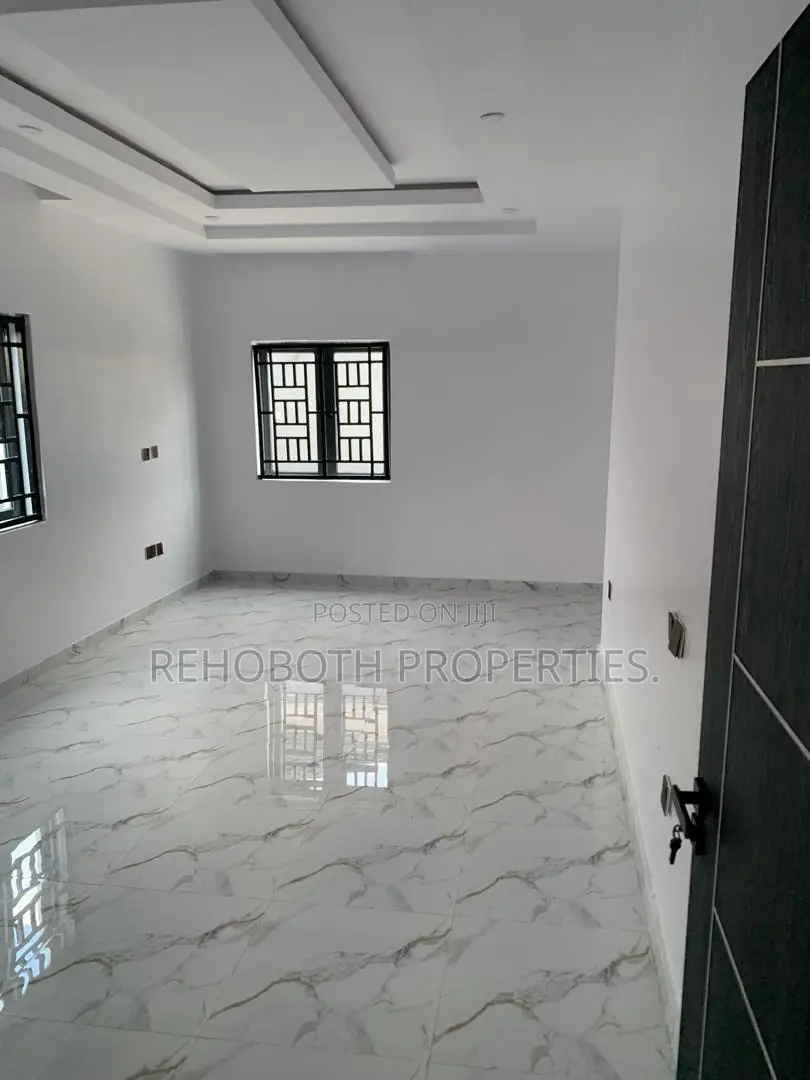 3bdrm Bungalow in Prime Estate Elebu, Akala Express for rent in Akala Express
