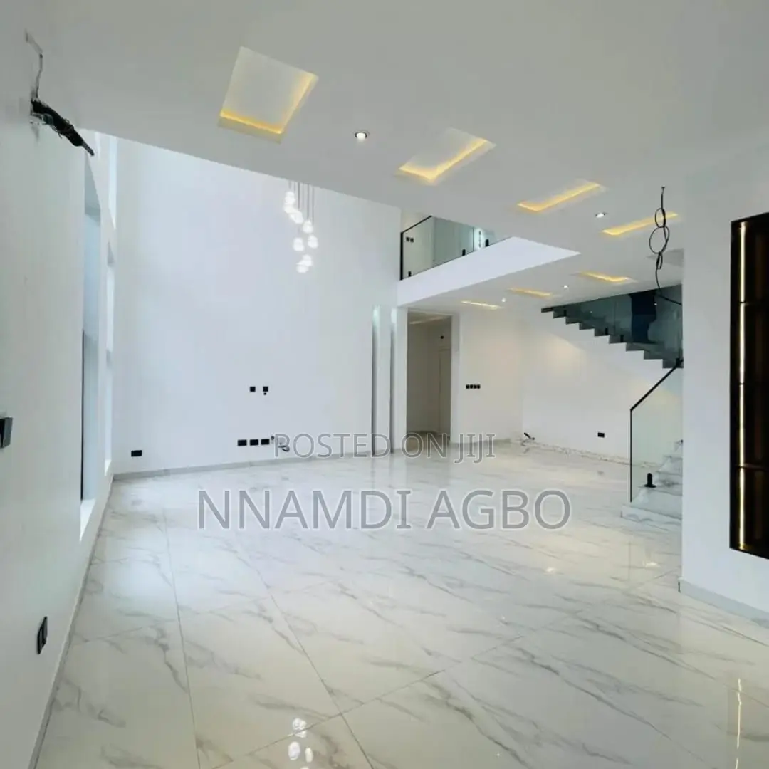 5bdrm Duplex in Lafiaji for sale in Lafiaji