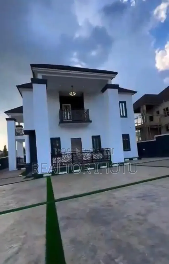 4bdrm Duplex in Ipent 2 Estate, for sale in Lokogoma