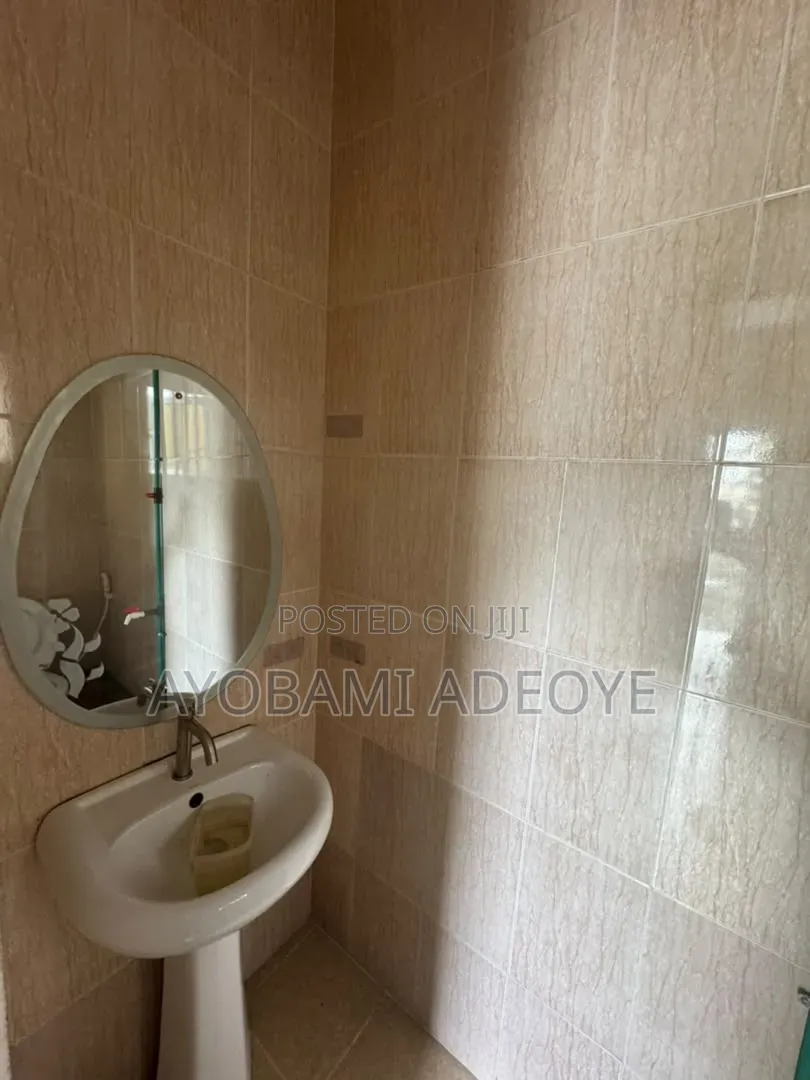 Studio Apartment in Oba Musa, Agungi for rent in Agungi