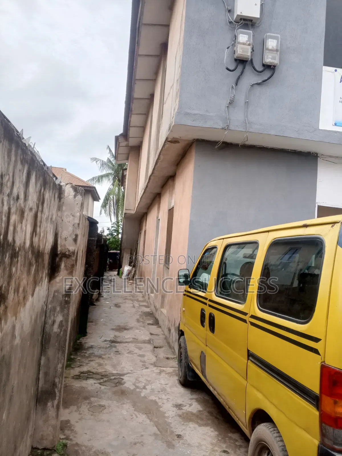 4bdrm Block of Flats in Council Idimu for sale in Council