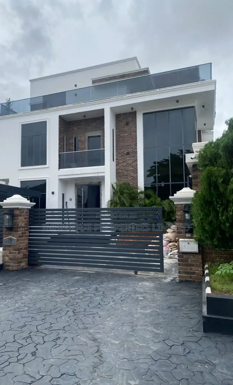 5bdrm Duplex in Pinnock Beach Estate, Osapa london for rent in Osapa london