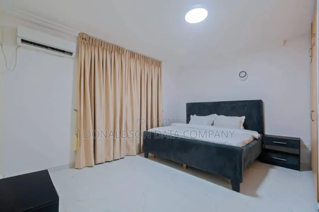 17 Big Suit Rooms Functional Hotel in Oke-Afa