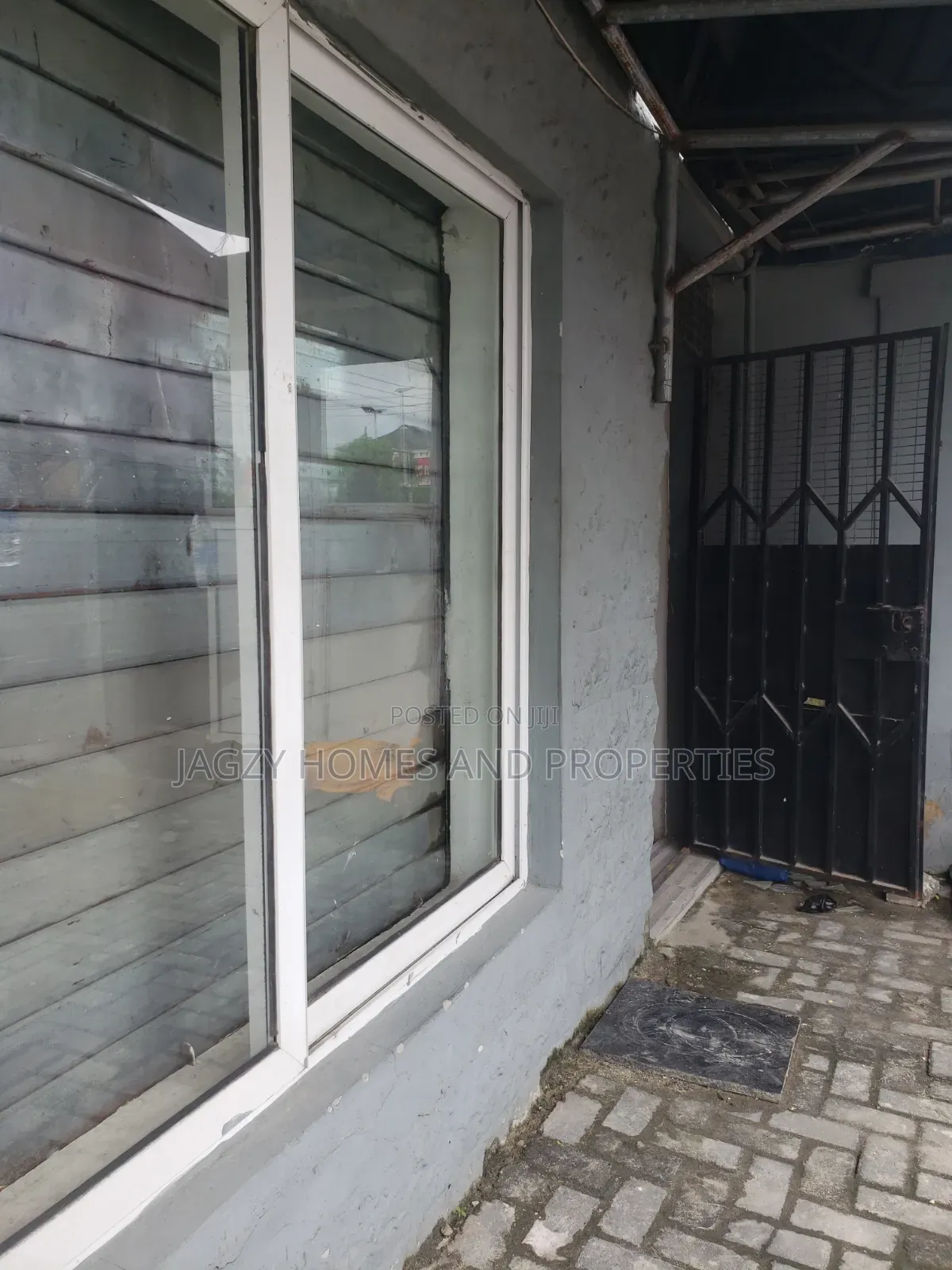 3in1 Shop Space Available for Rent in Idado in Lekki Expressway