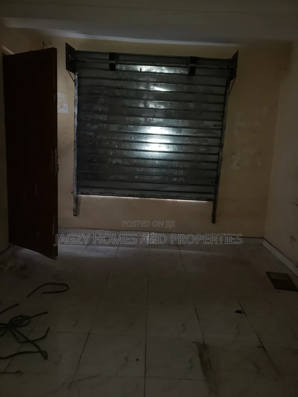 3in1 Shop Space Available for Rent in Idado in Lekki Expressway