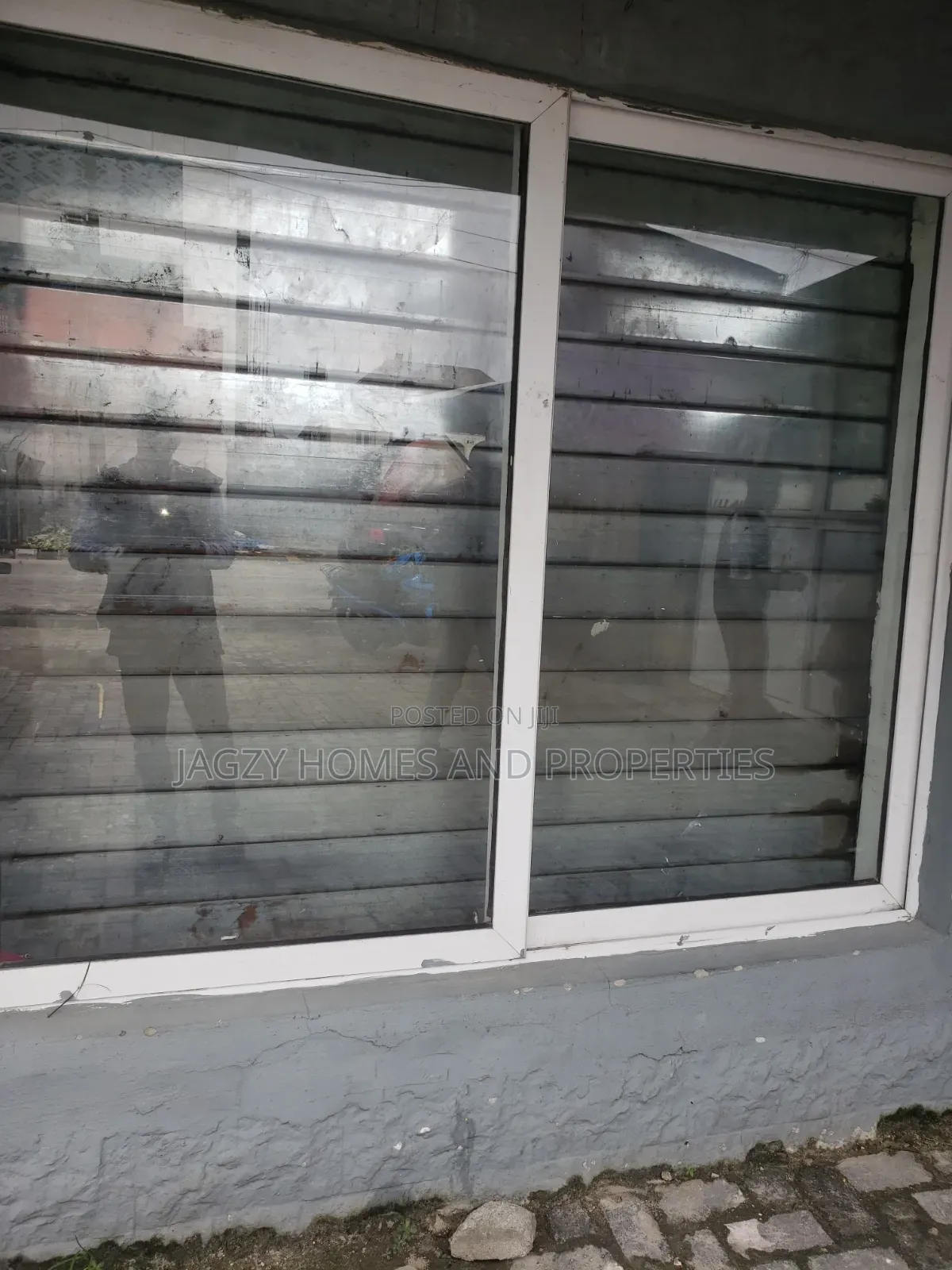 3in1 Shop Space Available for Rent in Idado in Lekki Expressway