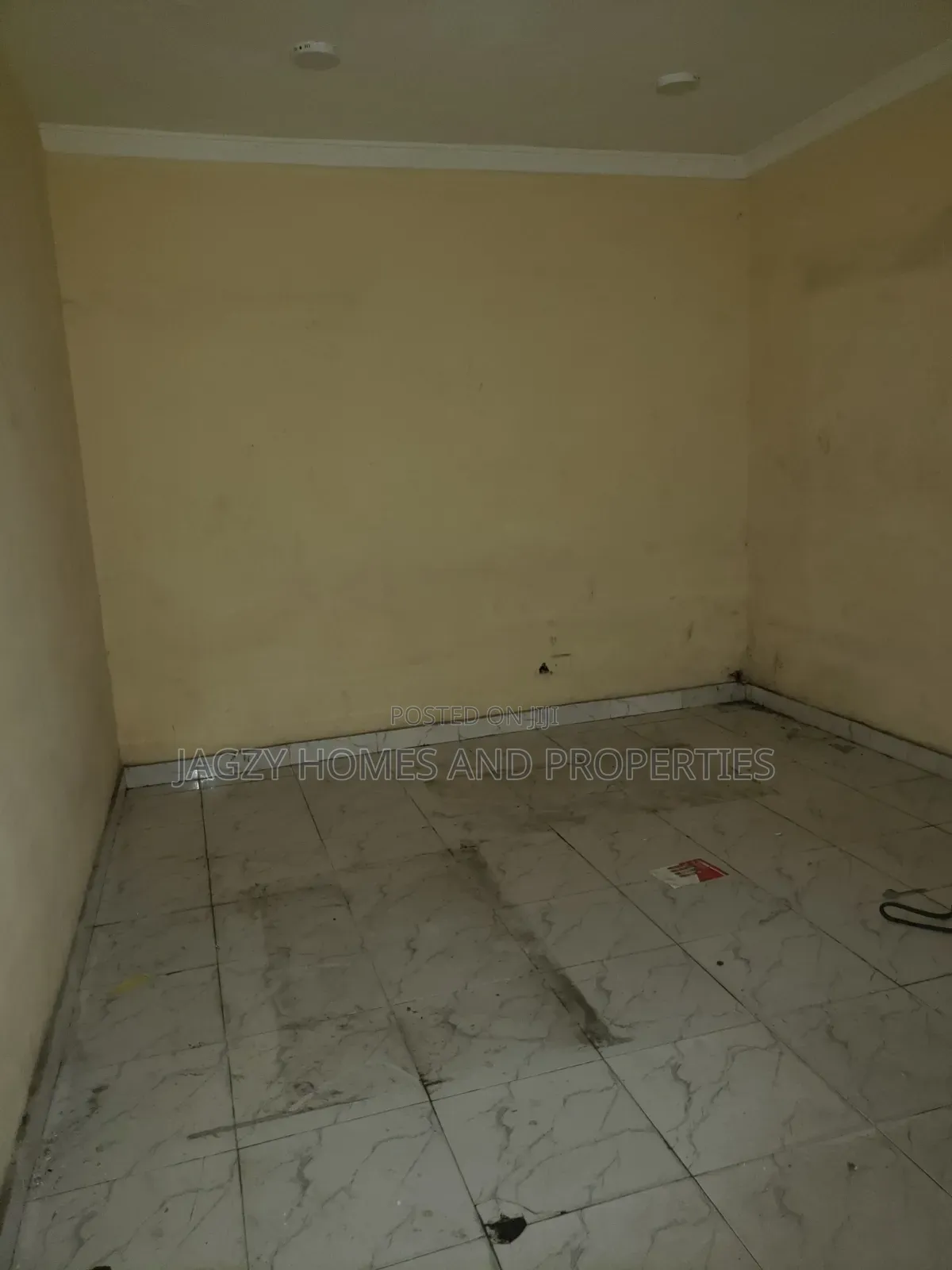 3in1 Shop Space Available for Rent in Idado in Lekki Expressway