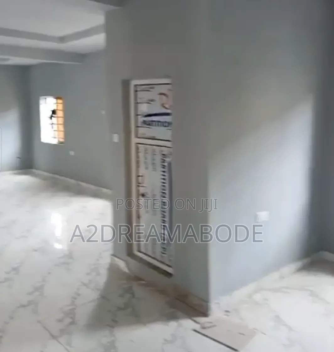 Nicely Built Office Space in Alagomeji