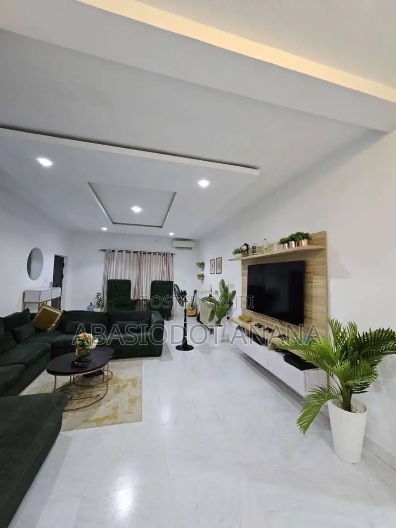 3bdrm Apartment in Main Shelter, Uyo for rent in Uyo