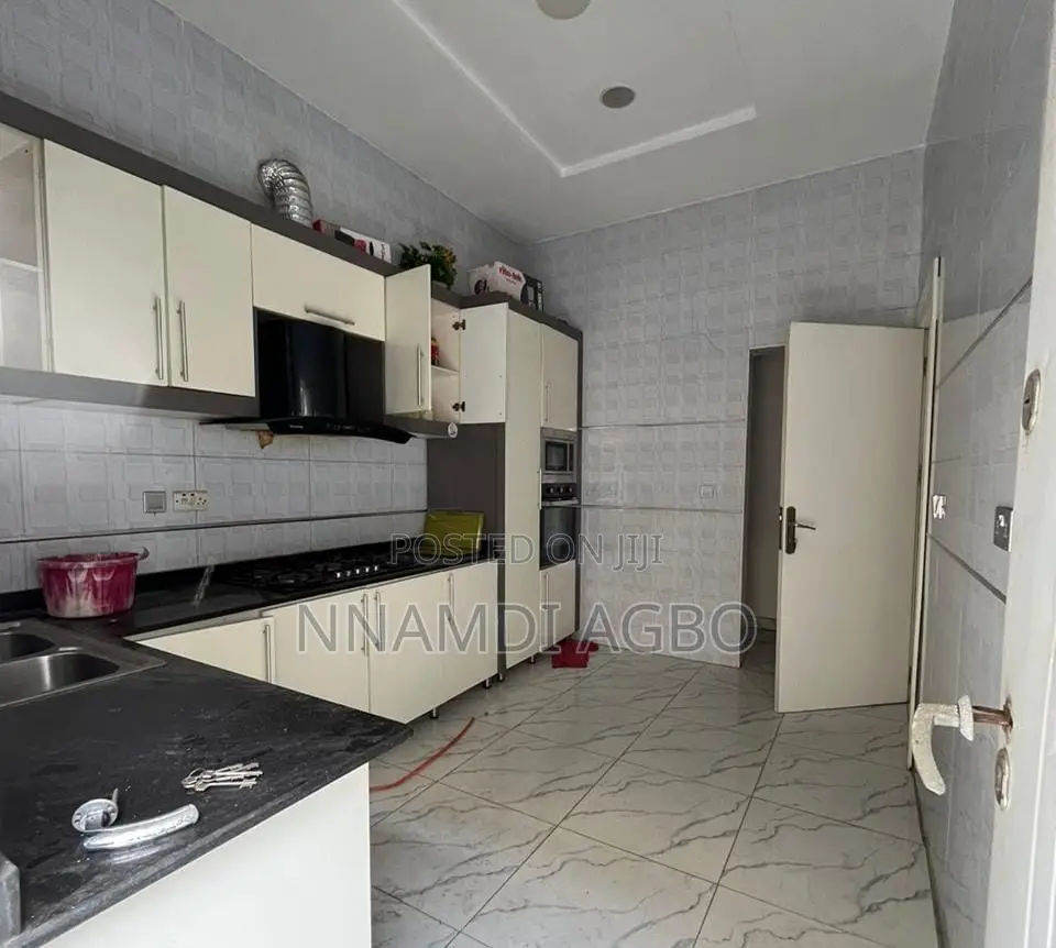 4bdrm Duplex in Lafiaji for rent in Lafiaji