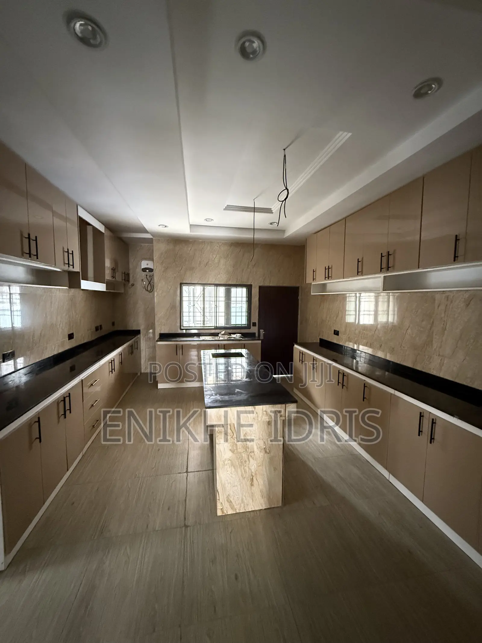 5bdrm Duplex in Coon Estate, Lugbe District for sale in Lugbe District