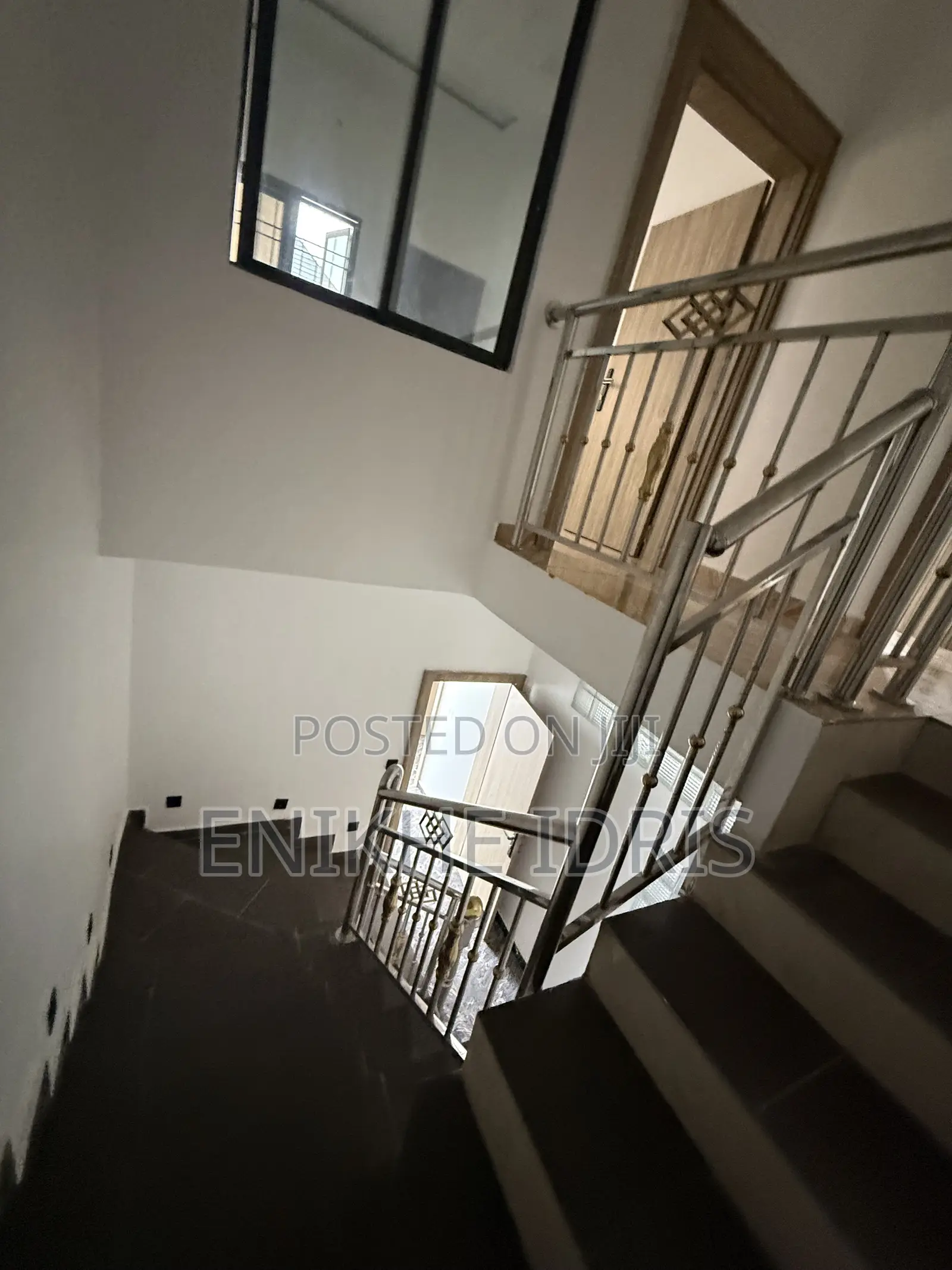 5bdrm Duplex in Coon Estate, Lugbe District for sale in Lugbe District