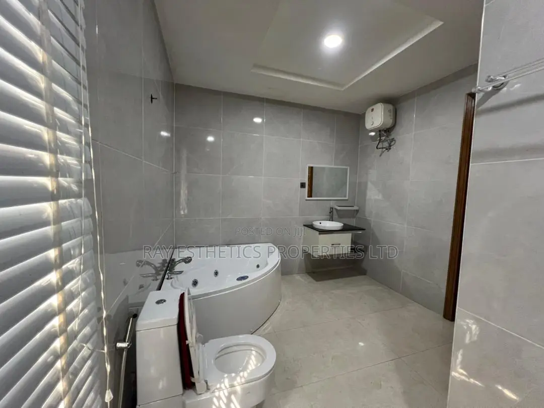 Furnished 5bdrm Duplex in Lekki Phase 1 for sale in Lekki Phase 1