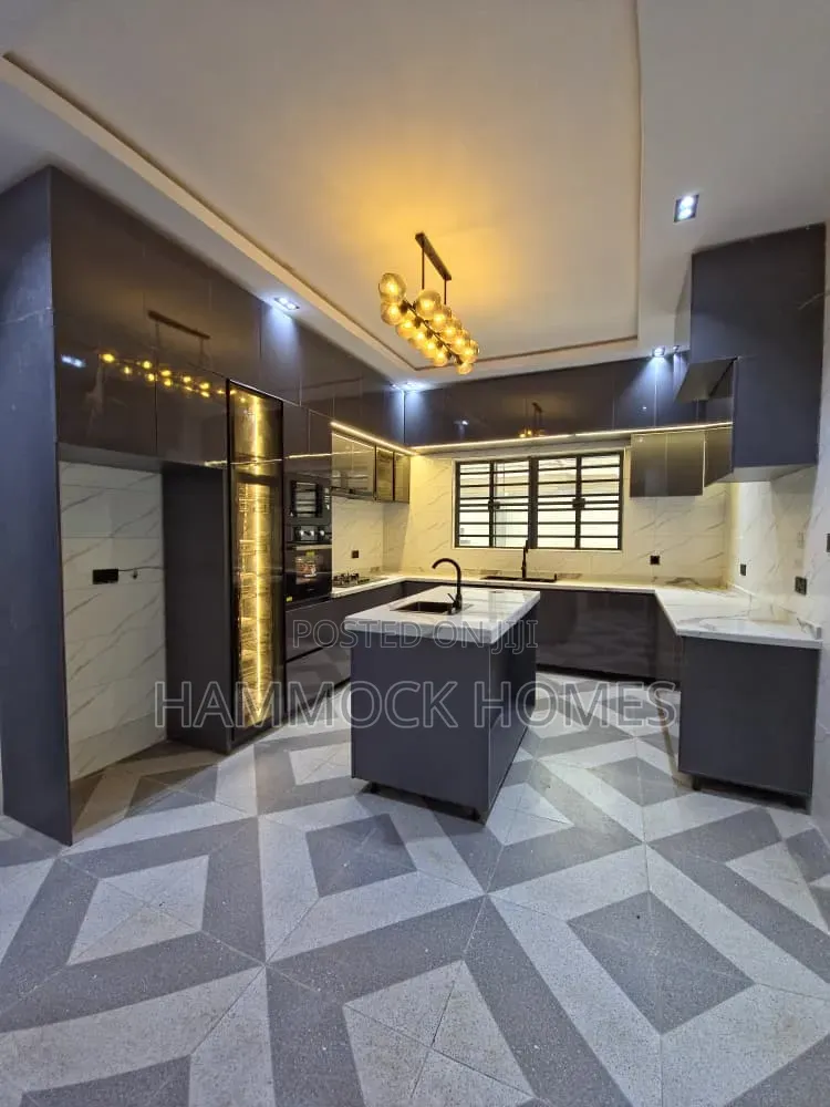 5bdrm Duplex in Okebadan Estate, Akobo for sale in Akobo