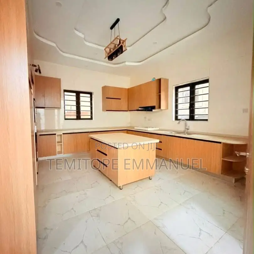 Furnished 5bdrm Duplex in GRA Phase 2 Shangisha for sale in GRA Phase 2 Shangisha
