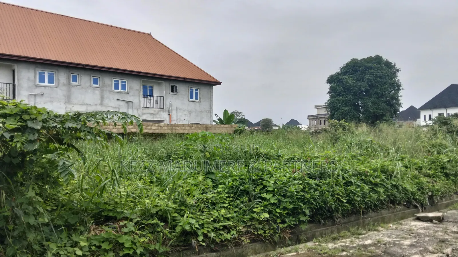 For Sale : 1 1⁄2 Plots at Sars Road Port Harcourt in New Layout