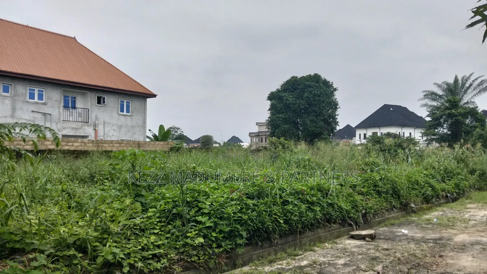 For Sale : 1 1⁄2 Plots at Sars Road Port Harcourt in New Layout