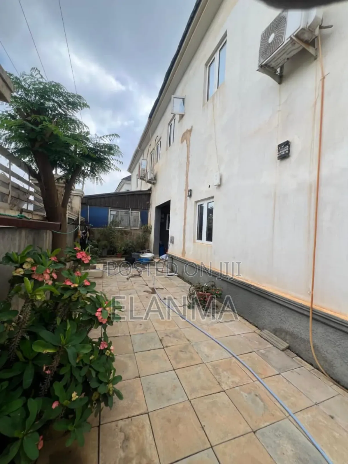 4bdrm Duplex in Life Camp for sale in Life Camp