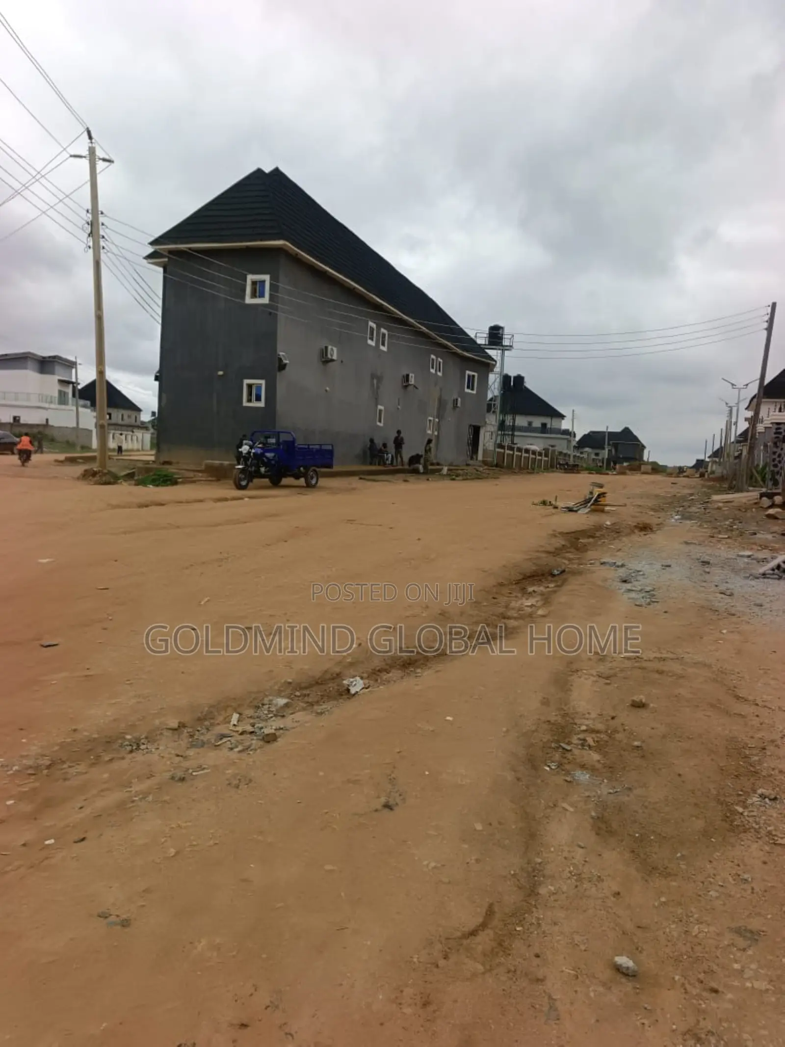 4bdrm Duplex in Lugbe District. for sale in Sabon Lugbe
