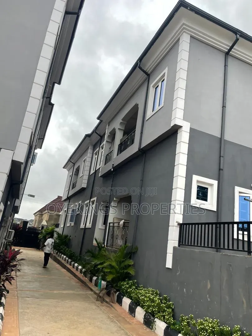 3bdrm Block of Flats in New Ifemi Rd, Alakia for sale in Alakia