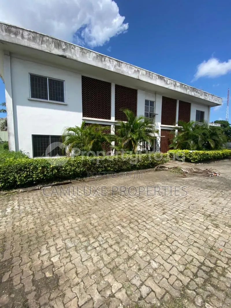 3bdrm Apartment in Eric Moore for sale in Eric Moore