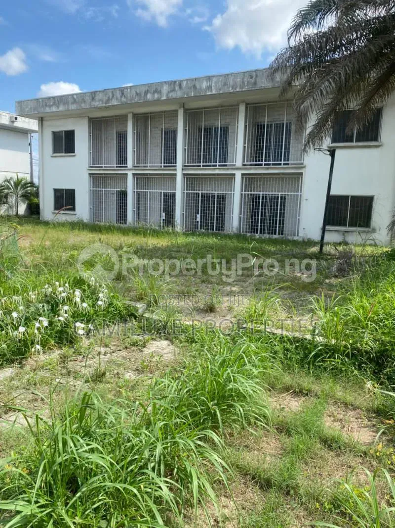3bdrm Apartment in Eric Moore for sale in Eric Moore
