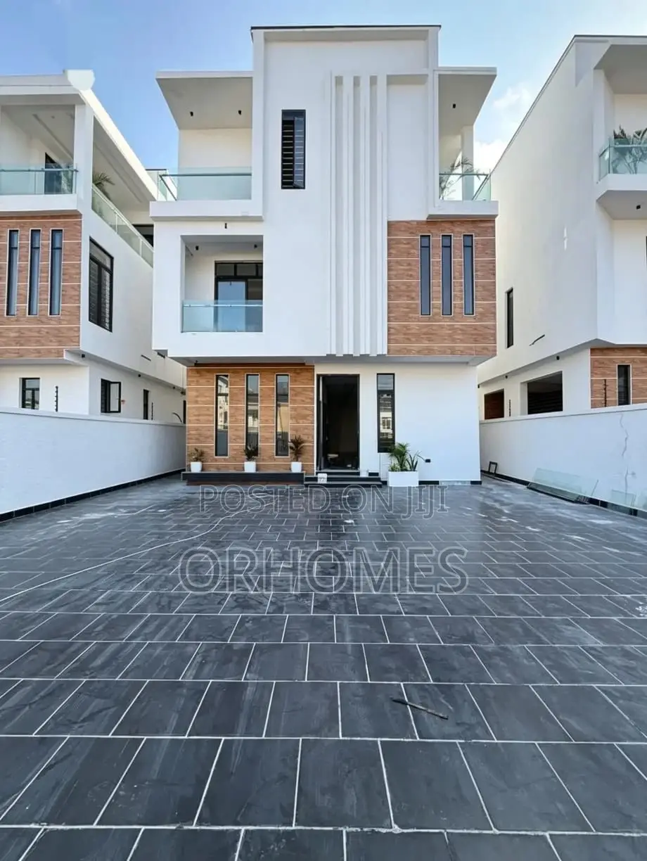 5bdrm Duplex in Chevron for sale in Chevron