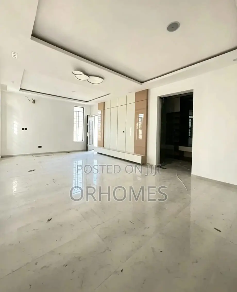 5bdrm Duplex in Chevron for sale in Chevron