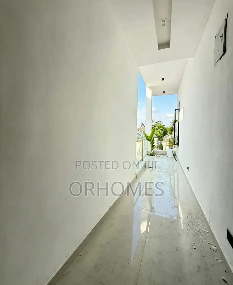 5bdrm Duplex in Chevron for sale in Chevron