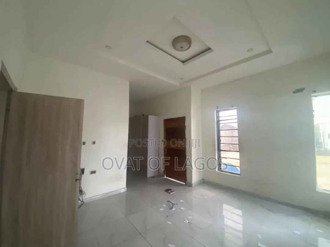 4bdrm Duplex in Ikota for rent in Ikota