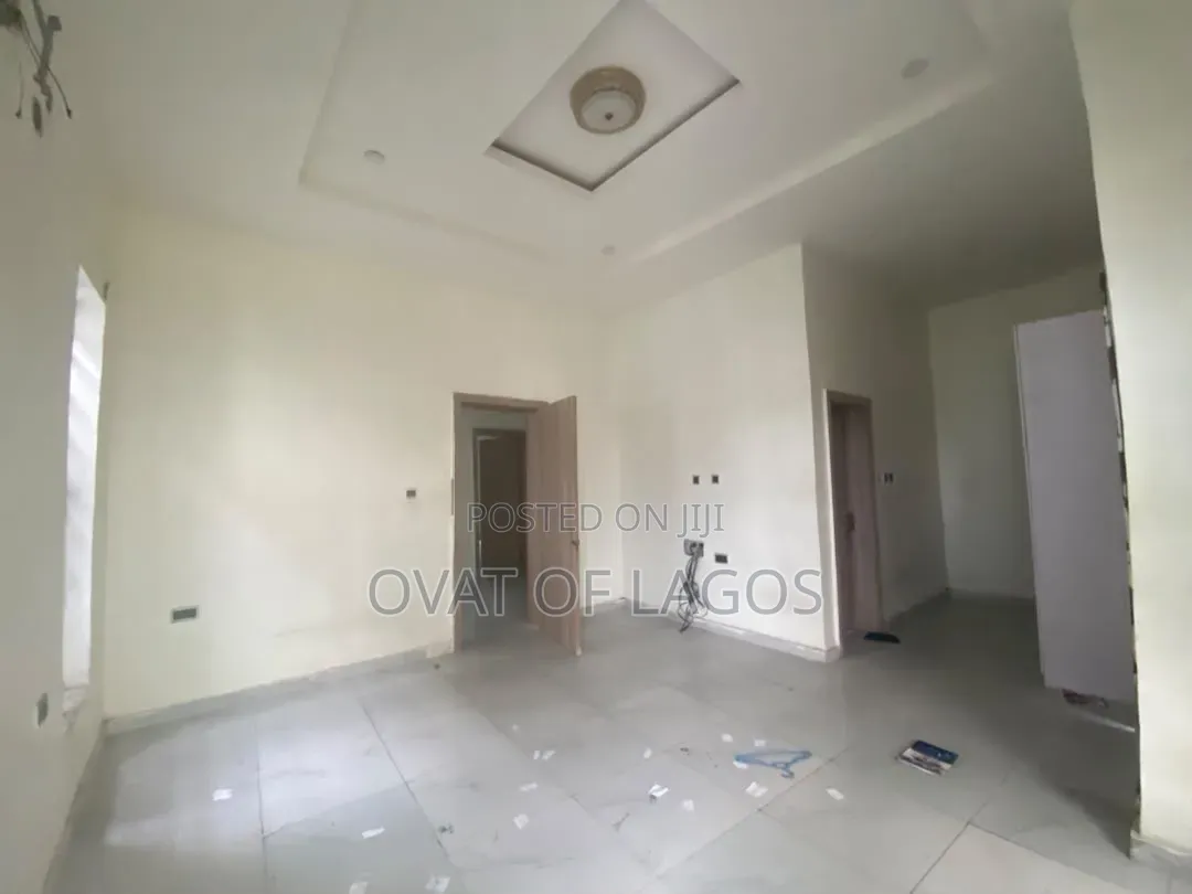 4bdrm Duplex in Ikota for rent in Ikota