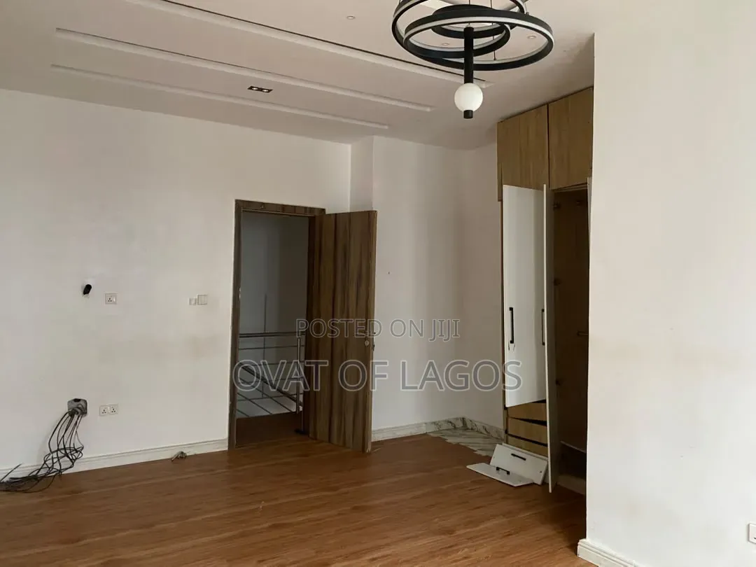 3bdrm Duplex in Ikota for rent in Ikota