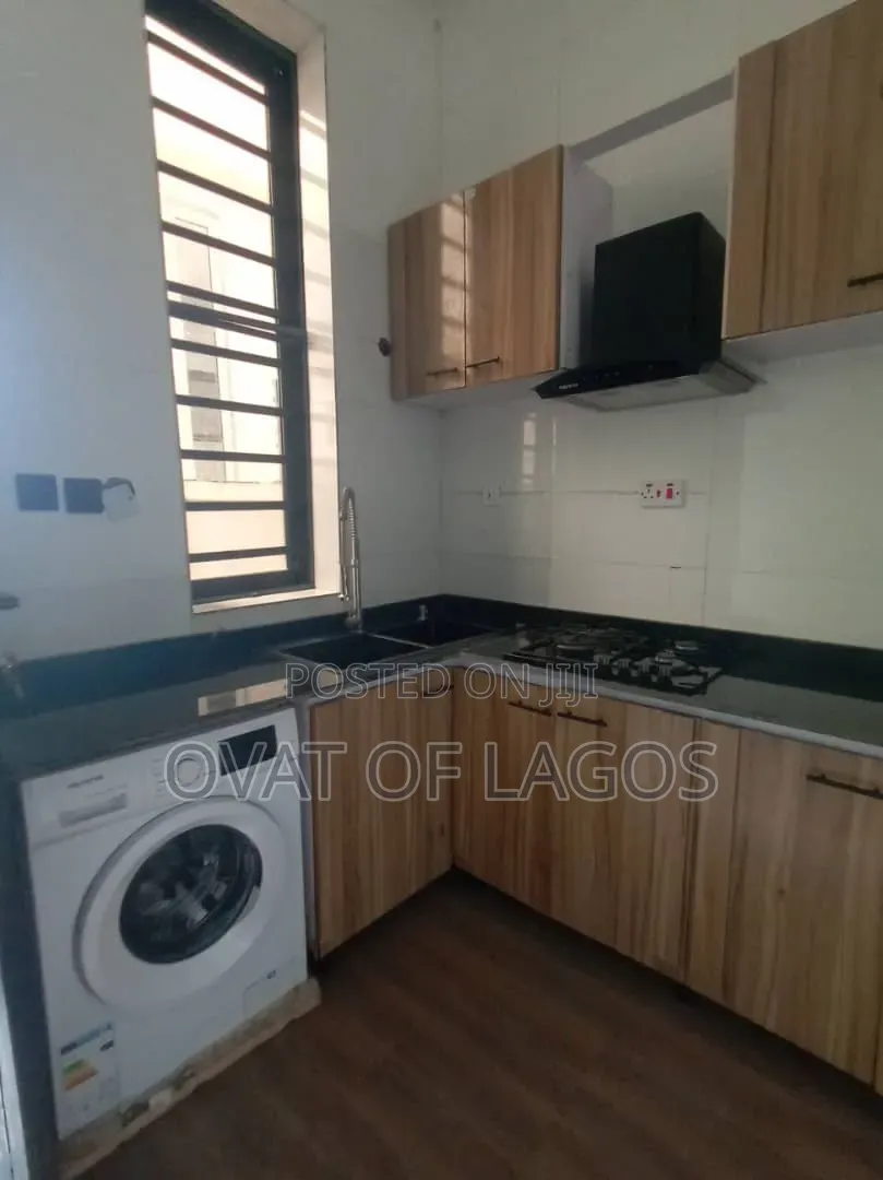 4bdrm Duplex in Ikota for rent in Ikota